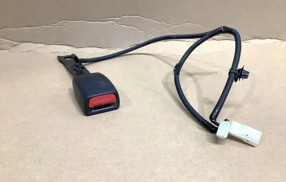 Toyota RAV 4 (XA40) Front seatbelt buckle 18189