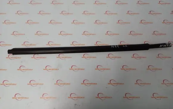 Hyundai ix35 Front door windshield rail 