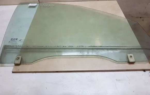 Hyundai Santa Fe Front door window glass four-door