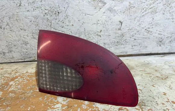 Toyota Avensis T220 Rear/tail lights 23300102
