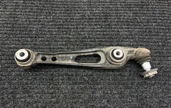 Land Rover Discovery 5 Front lower control arm/wishbone JPLA3C255DA