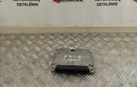 Volkswagen PASSAT B7 Engine control unit/module 038906018FS 28SA4067 0281010171