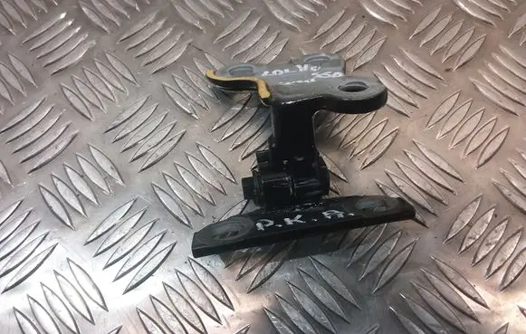 Volvo S60 Front door lower hinge 31218514