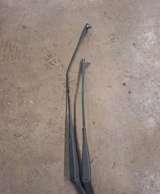 Peugeot 207 Front wiper blade arm