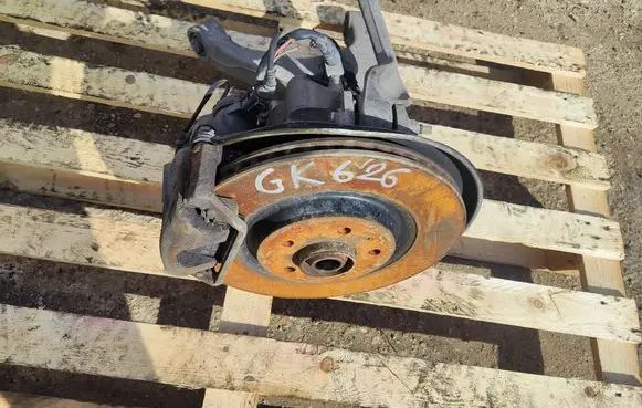 Rear wheel hub spindle/knuckle