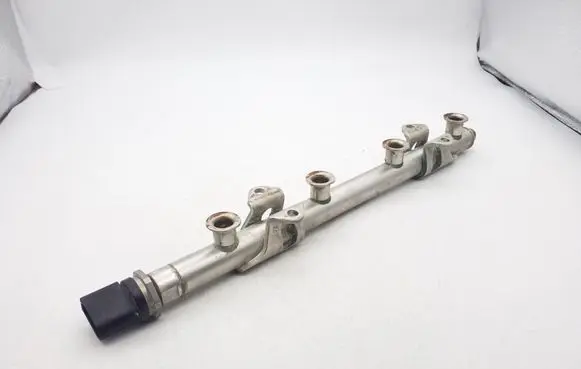 Volkswagen Jetta VI Fuel main line pipe 04E133320D