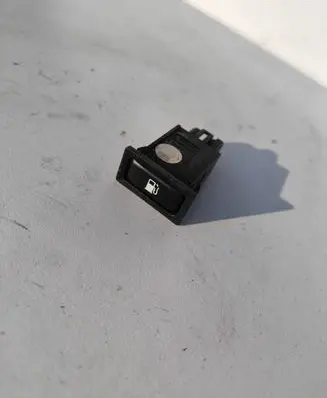 Toyota Avensis T250 Fuel tank opening switch 156795