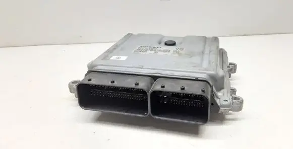 Volvo V60 Engine control unit/module P31303388 0281015286