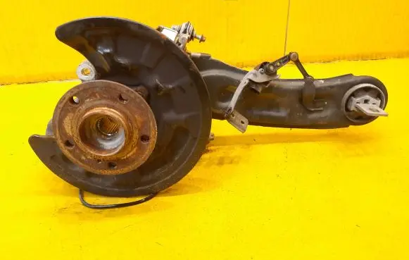 Rear wheel hub spindle/knuckle