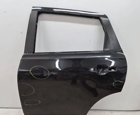 Nissan Qashqai Rear door