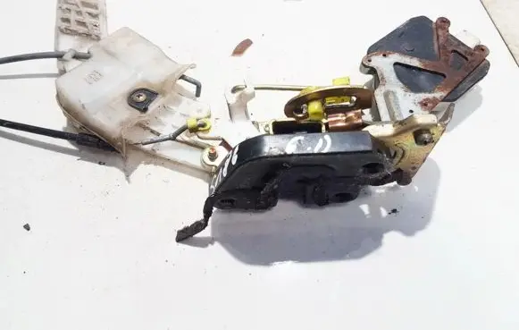Hyundai Elantra Rear door lock