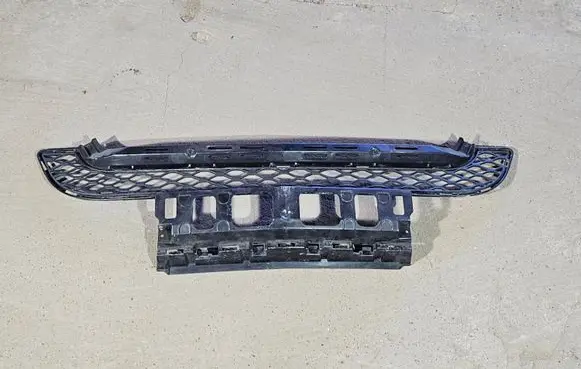 Mercedes-Benz GL X164 Front bumper lower grill A1648851565