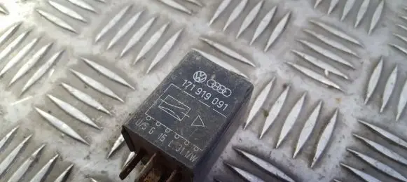Volkswagen Golf II Other relay 171919091