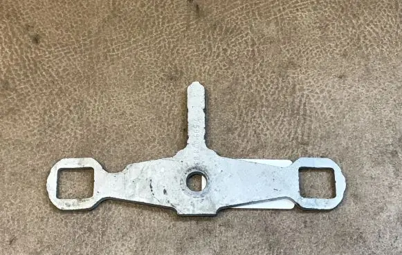 BMW 7 F01 F02 F03 F04 Fuel Injector clamp holder 7599878