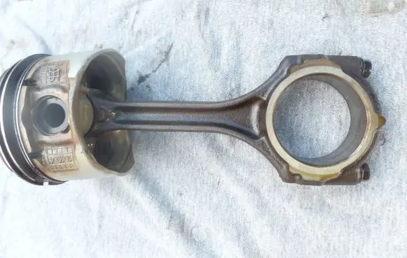 Renault Laguna II Piston with connecting rod 10104