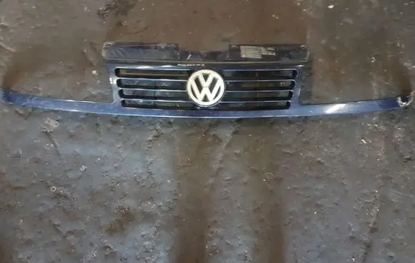 Volkswagen Sharan Front bumper upper radiator grill
