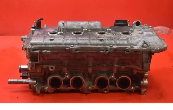 Toyota Prius+ (ZVW40) Engine head 
