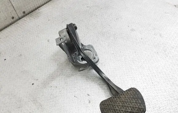 Mercedes-Benz E W211 Brake pedal A2112900119