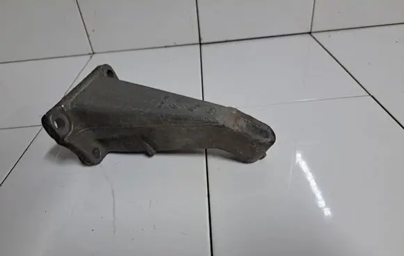 BMW 7 E23 Engine mounting bracket 1175120