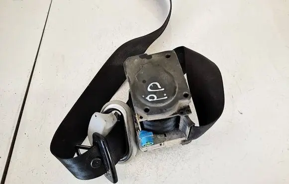 Volkswagen Golf IV Front seatbelt 1j4857706j