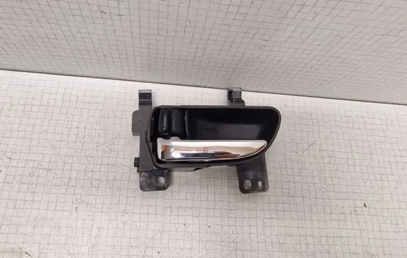 Subaru Outback Front door interior handle LH2
