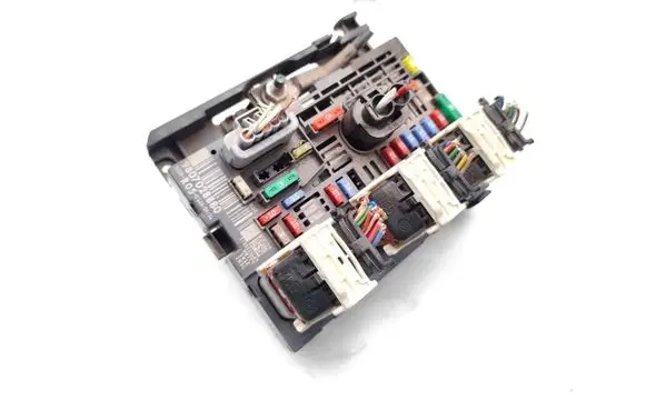 Peugeot Partner Fuse module 9807028880