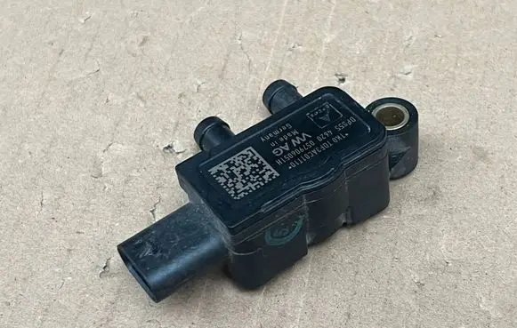 Volkswagen Polo V 6R Rear glass lock/latch E466 057906051H