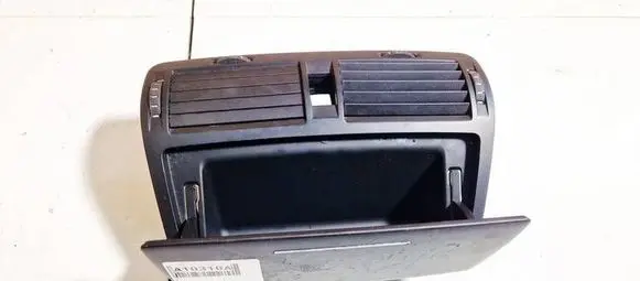 Skoda Octavia Mk2 (1Z) Dash center air vent grill 1z0820951