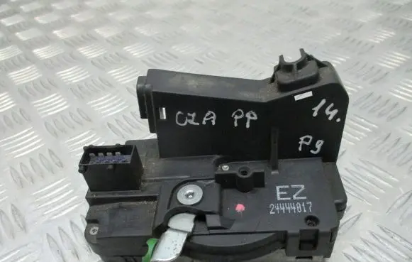 Opel Zafira A Front door lock