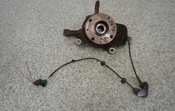 Suzuki Swift Cultus Front wheel hub spindle knuckle