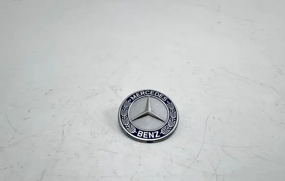 Mercedes-Benz GLA W156 X156 Manufacturer badge logo/emblem 2188170116