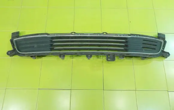 Mitsubishi Outlander Front bumper upper radiator grill 6402A343