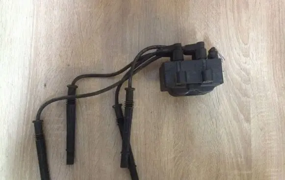 Renault Clio III High voltage ignition coil 7700873701 7700274008