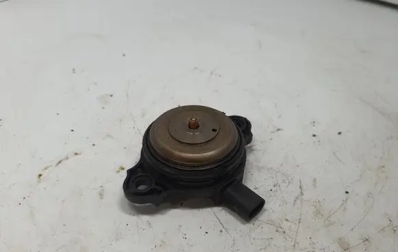 BMW 3 F30 F35 F31 Camshaft vanos timing valve 7593719 11367593719