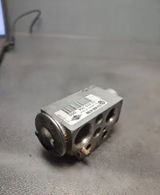 Audi Q7 4L Air conditioning (A/C) expansion valve 7L0820679B