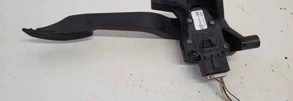 Opel Corsa C Accelerator throttle pedal 9129423 6PV00811000