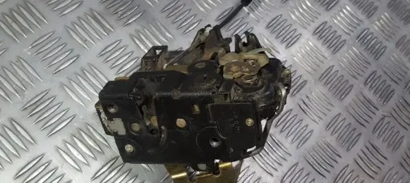 Audi A6 S6 C5 4B Rear door lock 4B0839016B