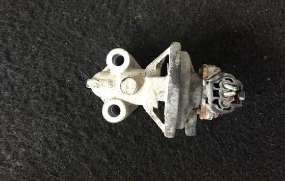 Mazda 323 EGR valve k5t710
