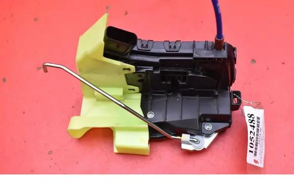 KIA Sportage Front door lock 81320R2000