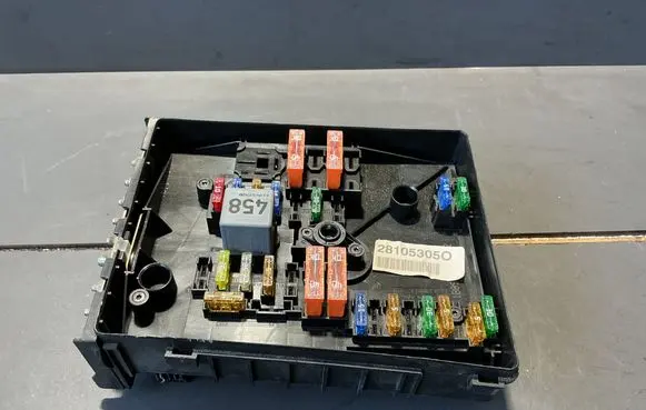 Volkswagen Golf Plus Fuse module 1K0937125
