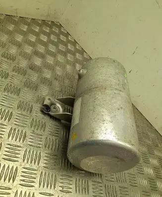Vacuum air tank