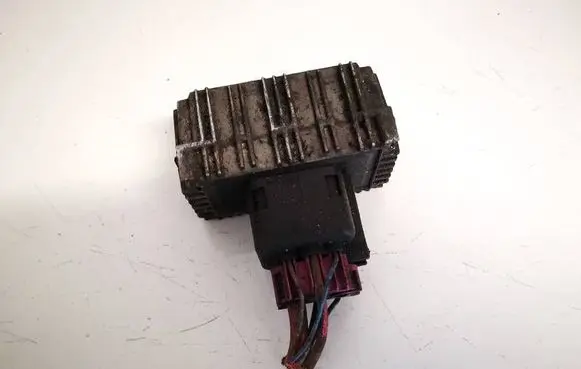 Opel Zafira B Glow plug pre-heat relay 55354141 51299018b