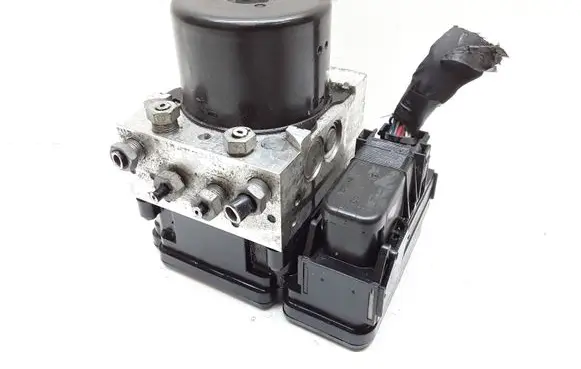 Volvo V70 ABS Pump 31329139