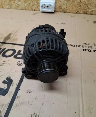 Volkswagen Golf IV Generator/alternator 028903028E 124515010381