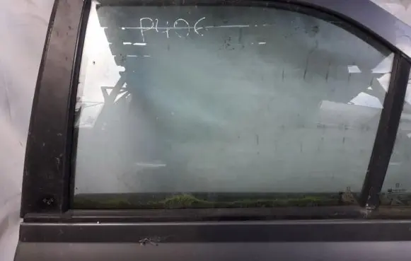 Peugeot 406 Rear door window glass