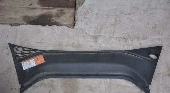 Tesla Model S Wiper trim 100632900D