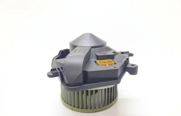 Volkswagen PASSAT B5 Heater fan/blower 740221233F 8D1820021