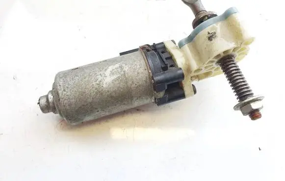 Toyota Avensis T250 Seat adjustment motor 8582033020 85820-33020