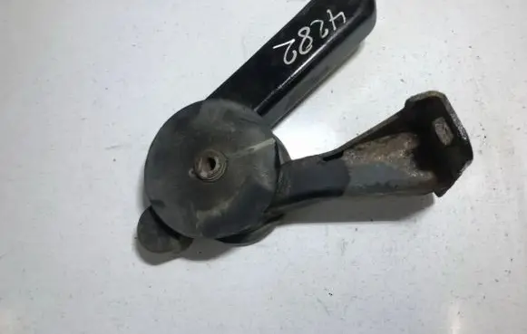 Suzuki Swift I Engine mount bracket