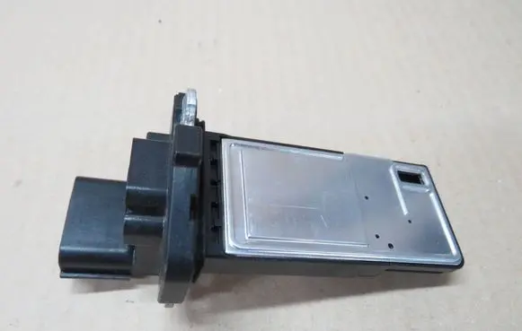 Opel Insignia B Mass air flow meter 23324767